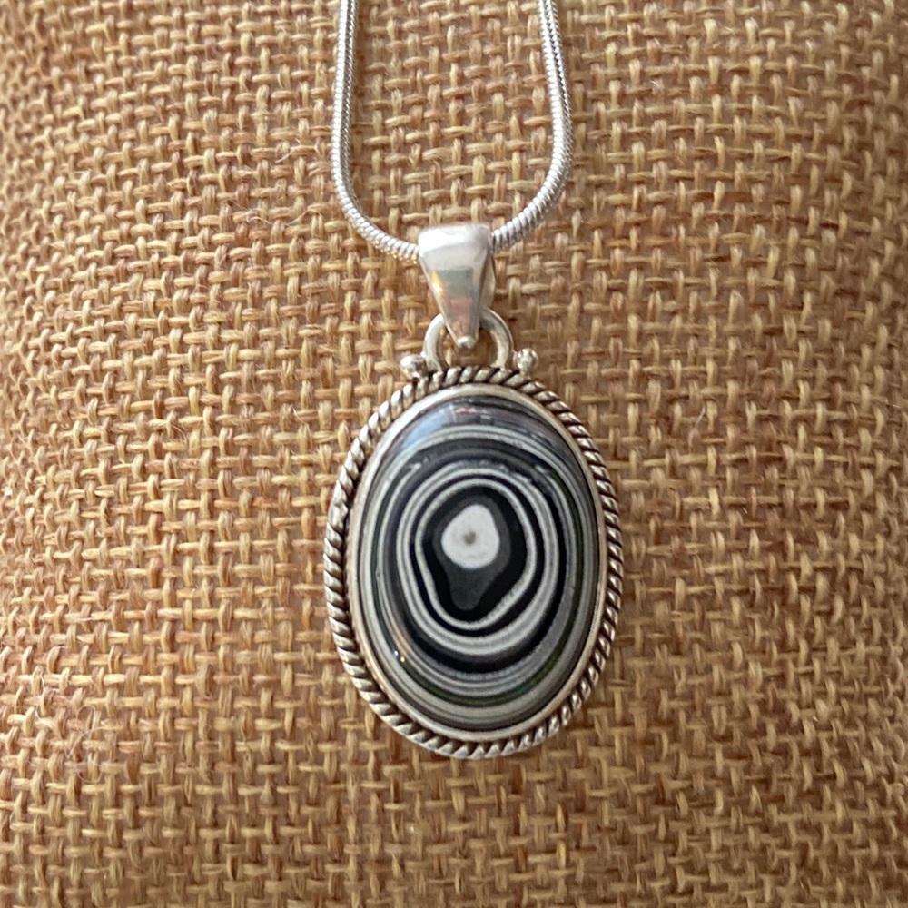 FORDITE (Detroit Agate) SOLID STERLING SILVER  .925 pendant w/silver chain.
